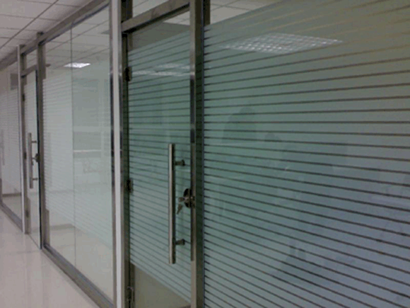 煙臺(tái)芝罘區(qū)某辦公樓裝飾膜