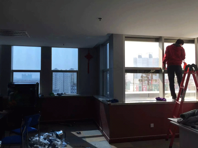 煙臺(tái)開(kāi)發(fā)區(qū)蒂森電梯辦公室隔熱膜施工現(xiàn)場(chǎng)圖