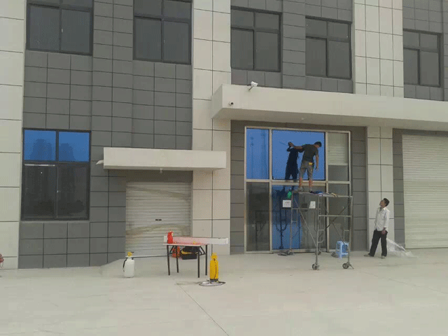 煙臺開發區工廠隔熱膜施工案例