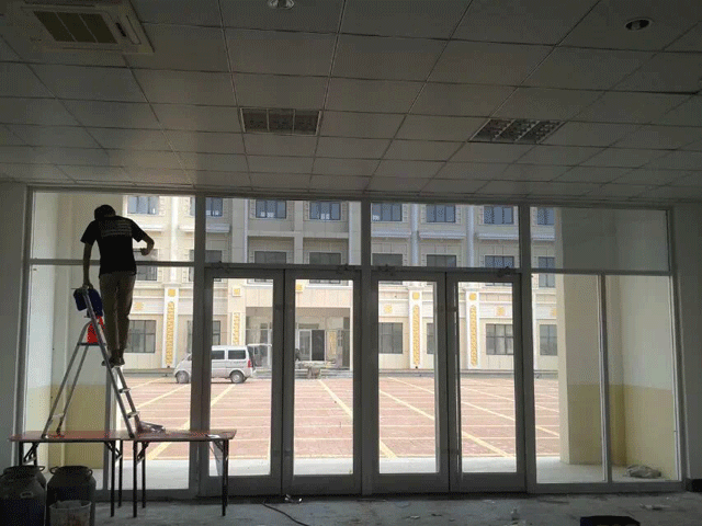 煙臺萊山區水廠隔熱膜貼膜現場